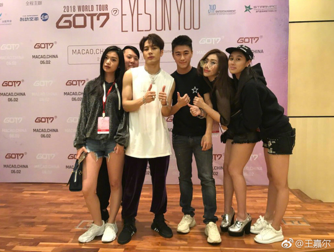 何猷君奚梦瑶同框Got7演唱会 王嘉尔晒合照